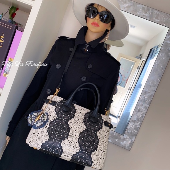 Authentic Burberry limited edition bag and charm - Picture 17 of 17